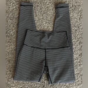 Lululemon Wunder Under leggings - size 6